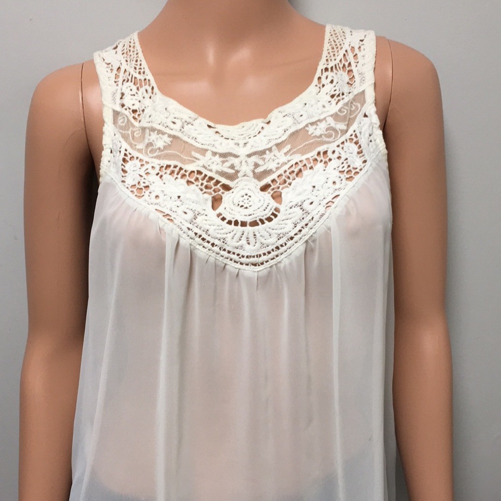 Candie’s Blouse - Picture 3 of 8